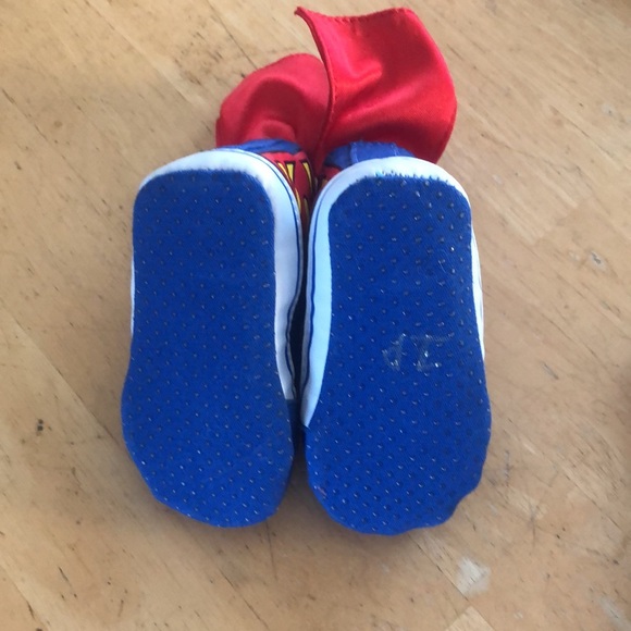 Superman Newborn Booties. Superman Logo w/Cape Detail. Soft Sole. SZ 0-6 Months. - Picture 5 of 10